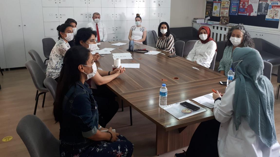 Sultangazi ilçe sağlık sağlık müdürlüğü tarafından 1.sınıf öğretmenlerimize Covid-19 dan korunmaya yönelik tedbirler konulu seminer verildi